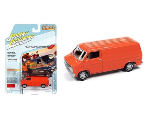 Johnny Lightning 1:64 1976 Dodge Tradesman Van – Classic Gold