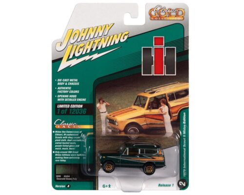 Johnny Lightning 1:64 1979 International Scout II Midas Edition (Emerald Green Poly) – Classic Gold 2022 Release 1 Version A Limited Edition