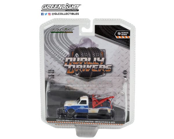 Greenlight 1:64 Dually Drivers Series 9 – 1969 Chevrolet C-30 Dually Wrecker – Orville’s Day & Nite