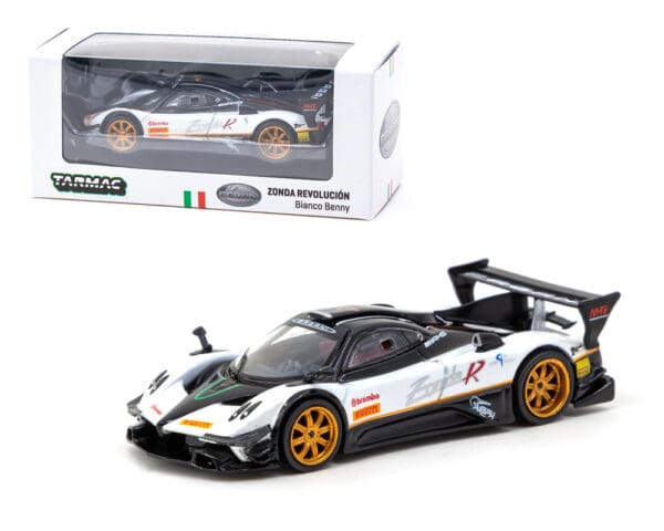 Tarmac Works 1:64 Pagani Zonda Revolución Bianco Benny