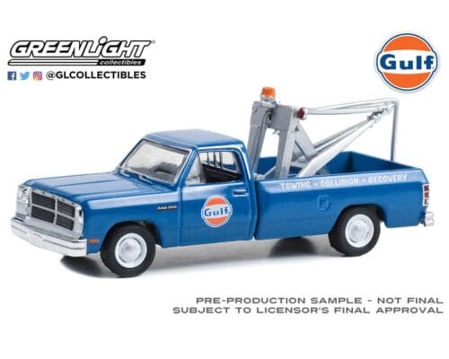 Greenlight 1:64 Gulf Oil Special Edition Series 1- 1993 Dodge Ram D-350 with Drop-In Tow Hook Solid Pack